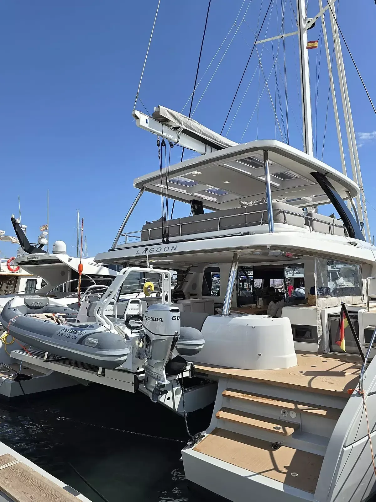 Lagoon Sixty 5 | TriWing Endor