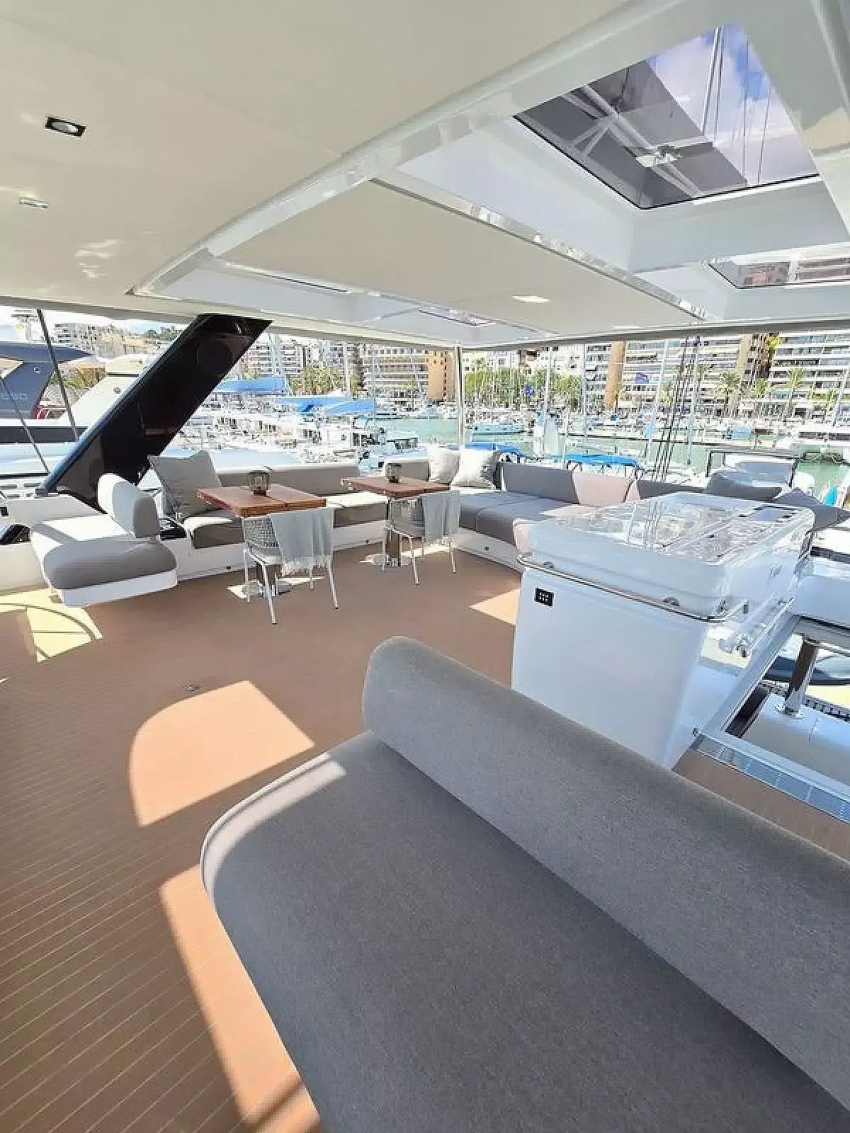 Lagoon Sixty 5 | TriWing Endor