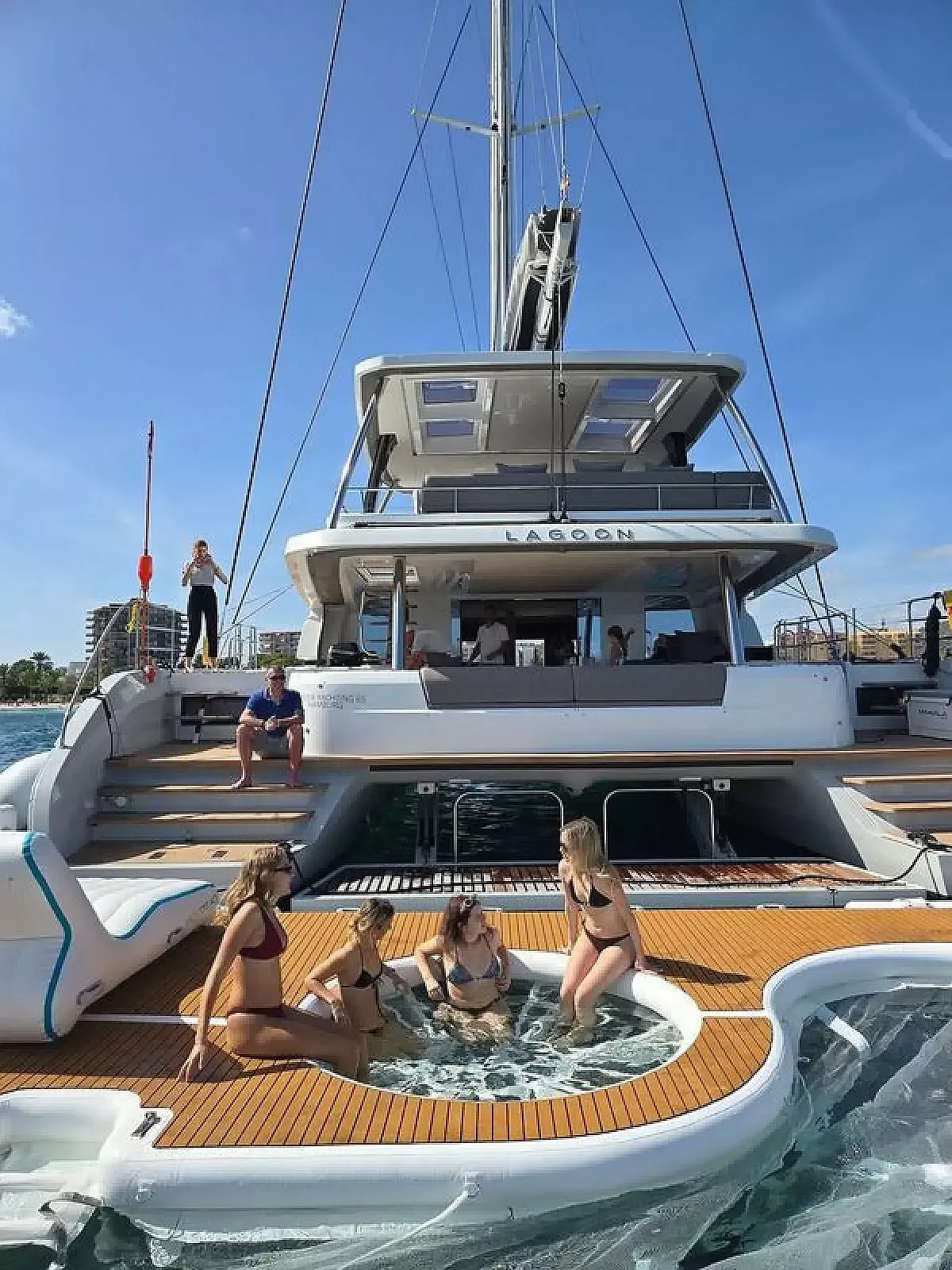 Lagoon Sixty 5 | TriWing Endor