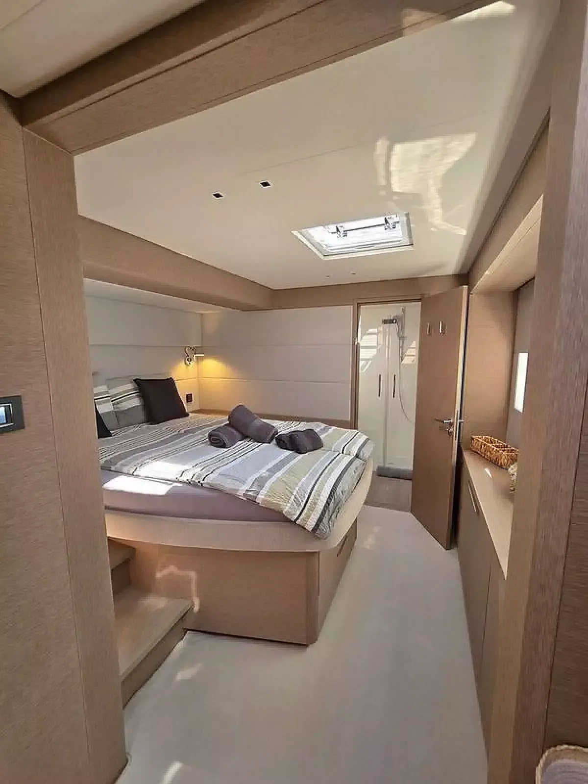 Lagoon Sixty 5 | TriWing Endor