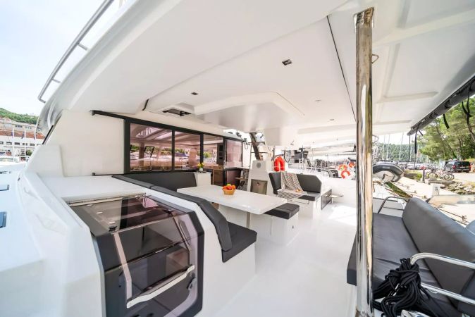 Fountaine Pajot Tanna 47 | First Life