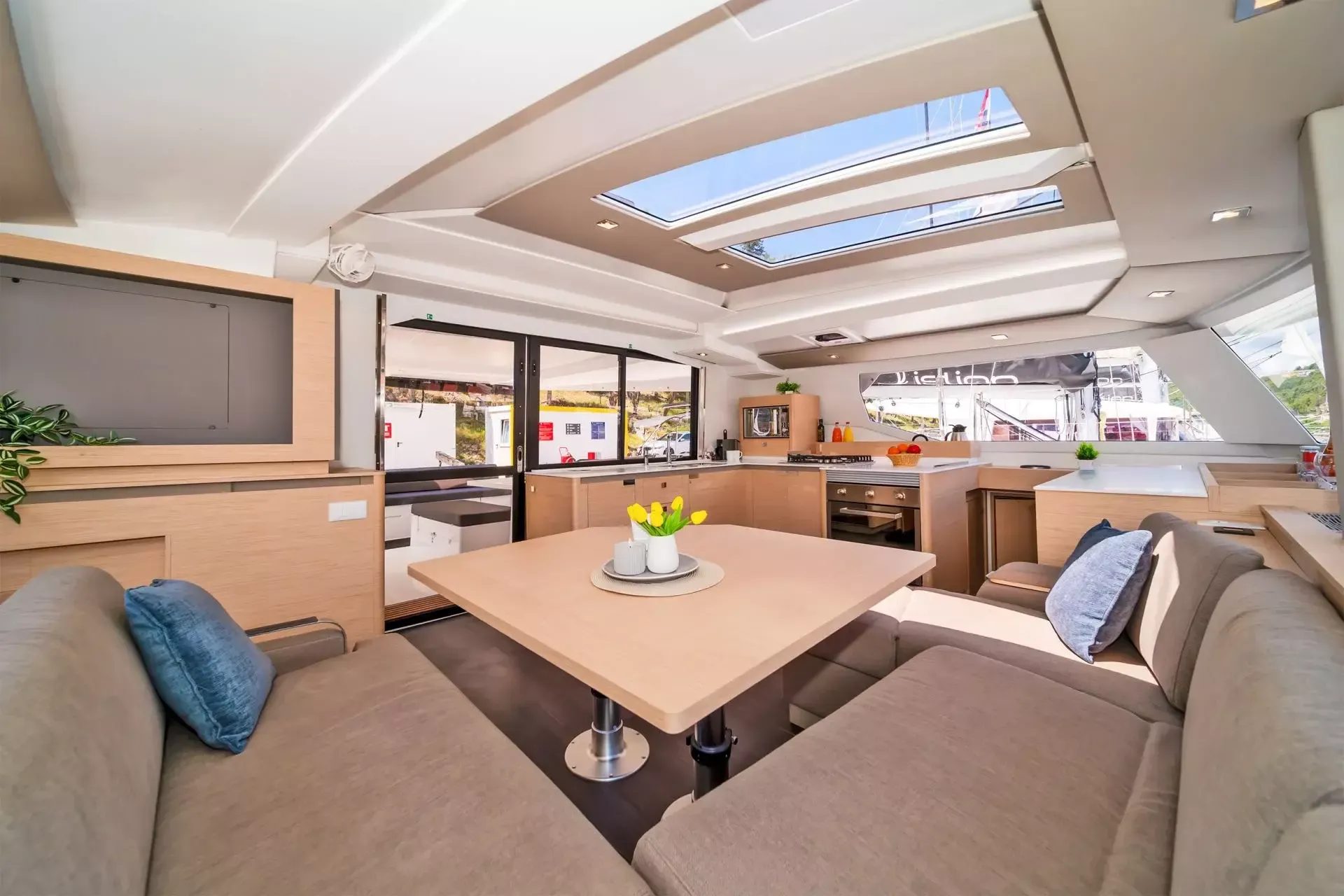 Fountaine Pajot Tanna 47 | First Life