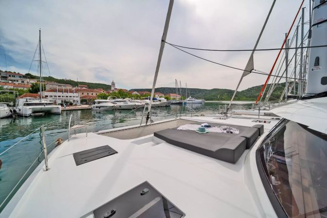 Fountaine Pajot Tanna 47 | First Life