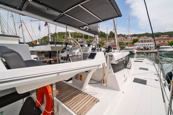 Fountaine Pajot Tanna 47 | First Life
