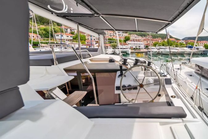 Fountaine Pajot Tanna 47 | First Life