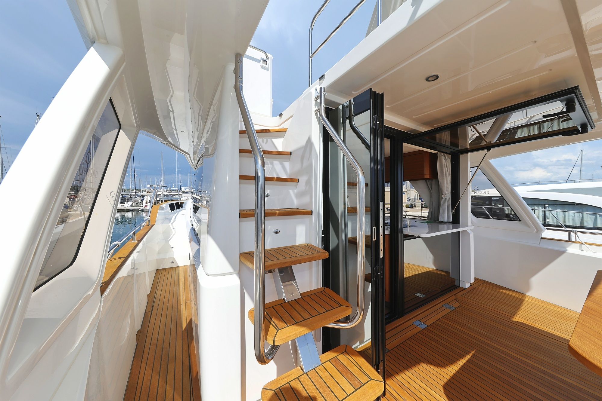 Greenline 48 | Red Hot