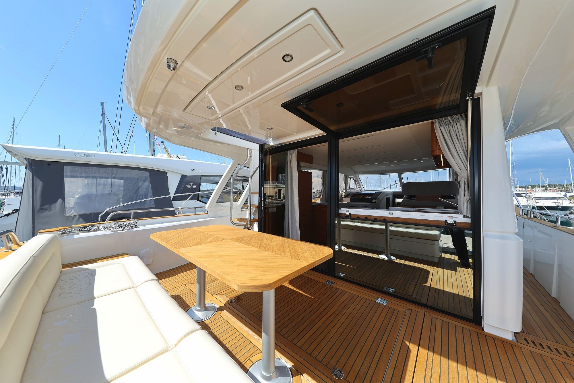 Greenline 48 | Red Hot