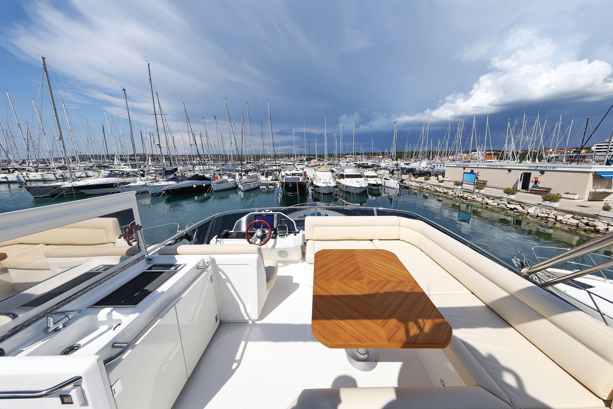 Greenline 48 | Red Hot