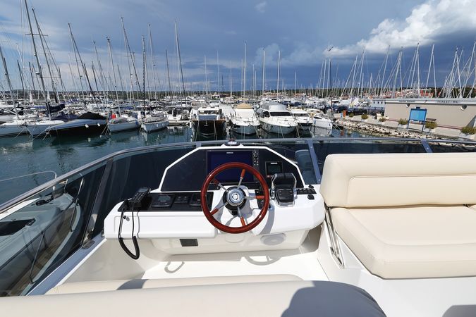 Greenline 48 | Red Hot