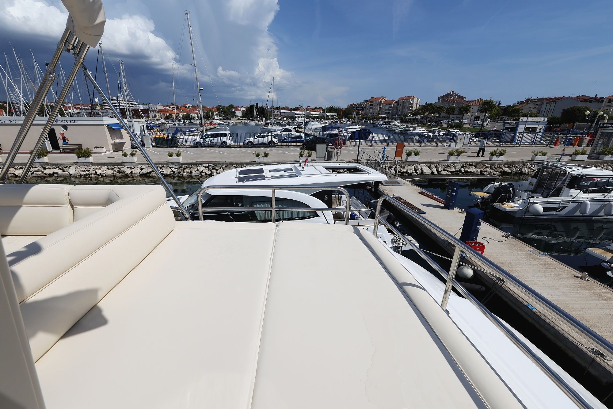 Greenline 48 | Red Hot