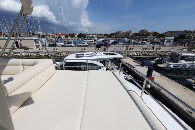 Greenline 48 | Red Hot