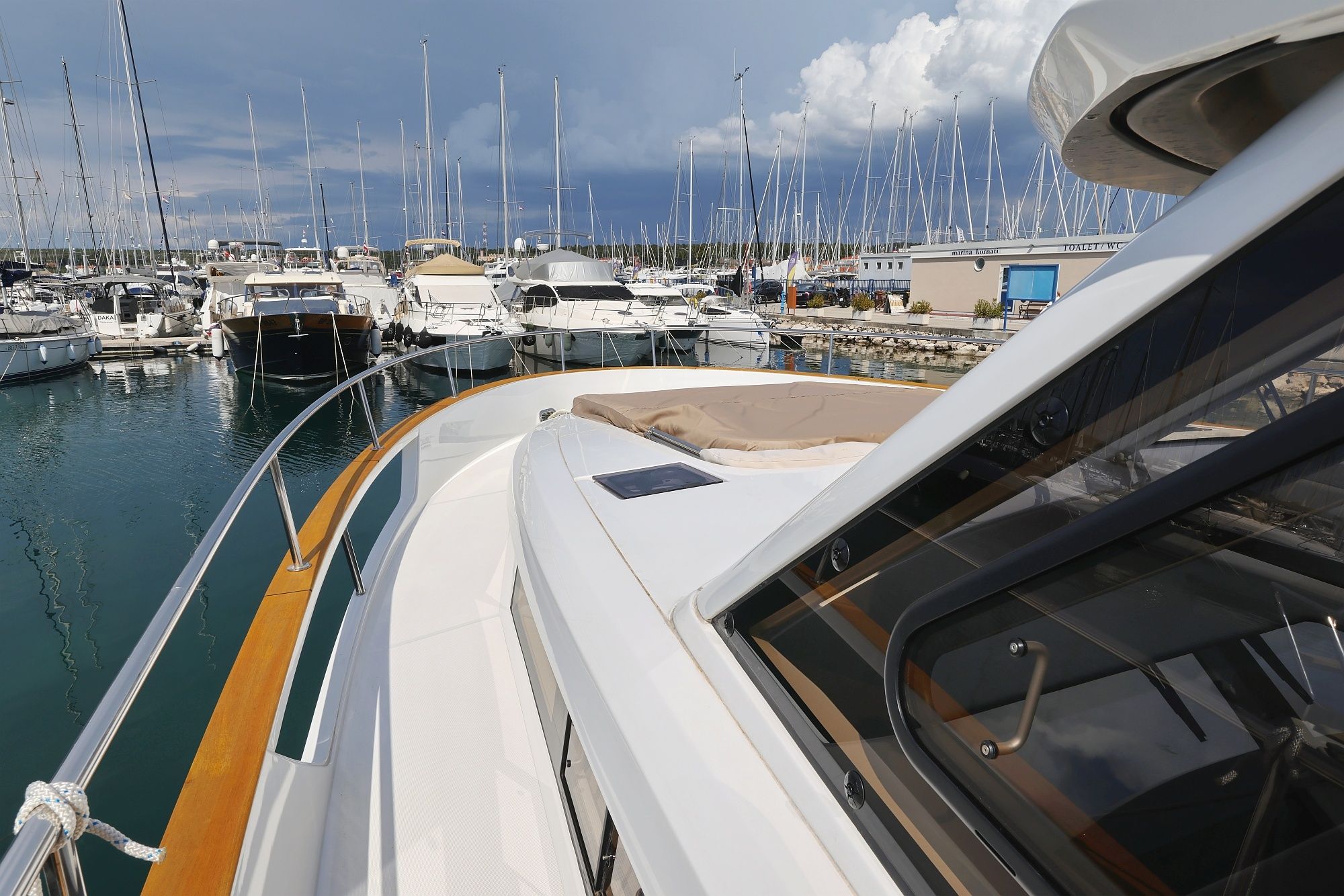 Greenline 48 | Red Hot