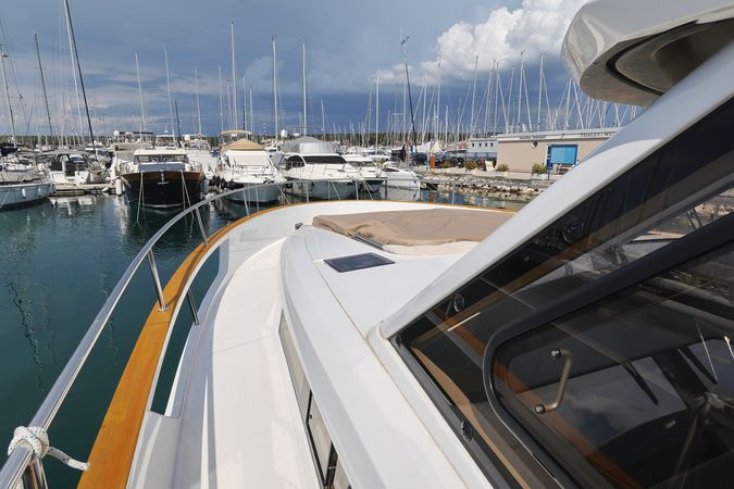 Greenline 48 | Red Hot