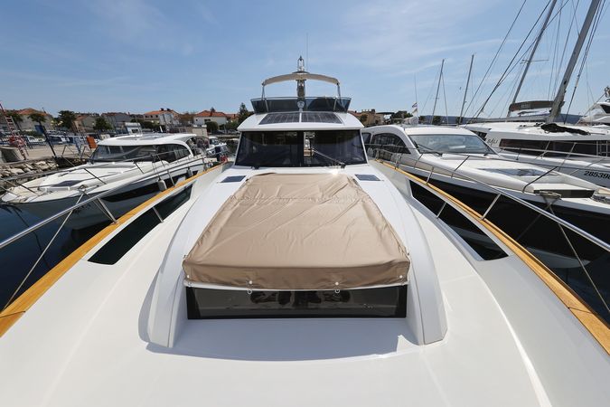 Greenline 48 | Red Hot