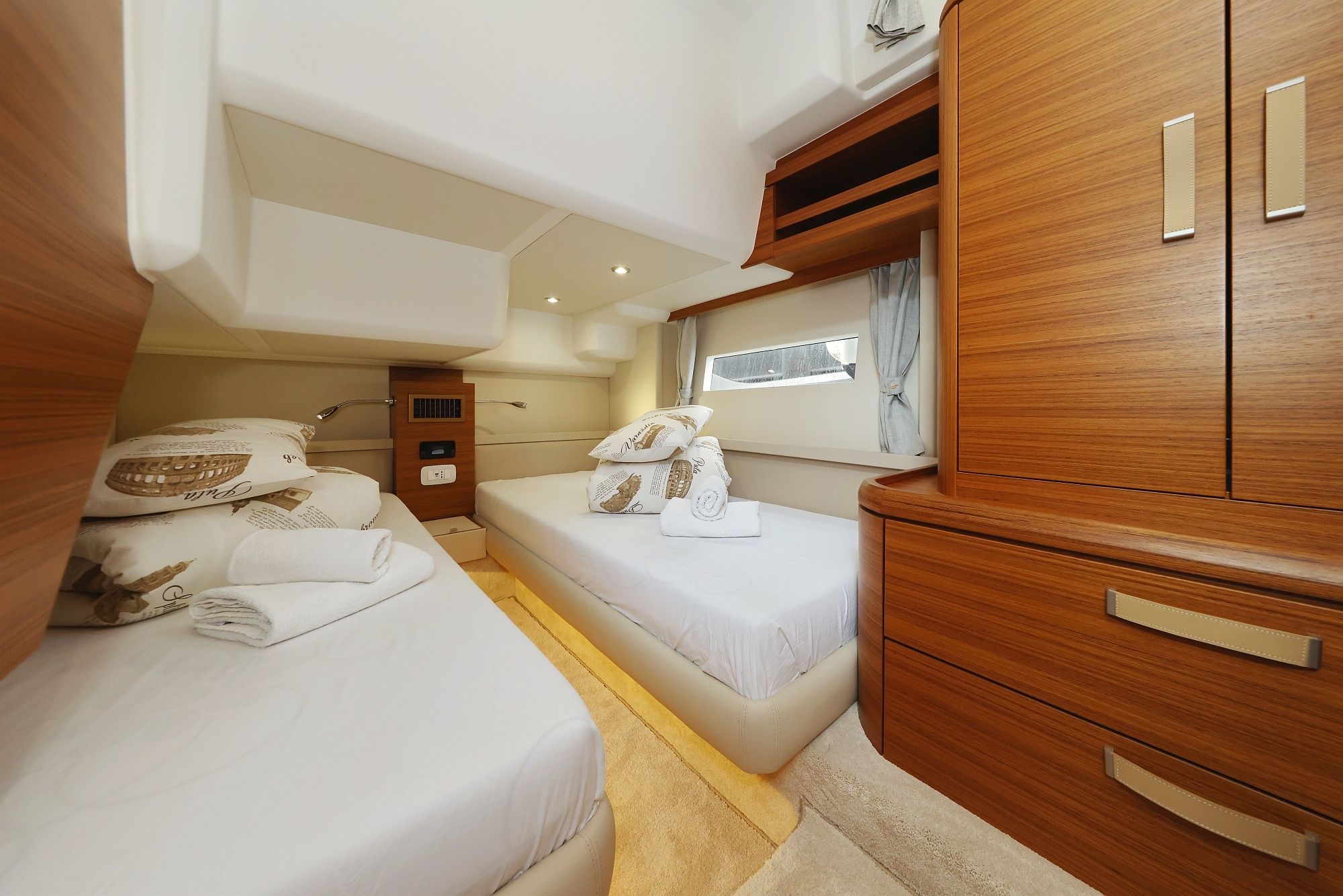 Greenline 48 | Red Hot