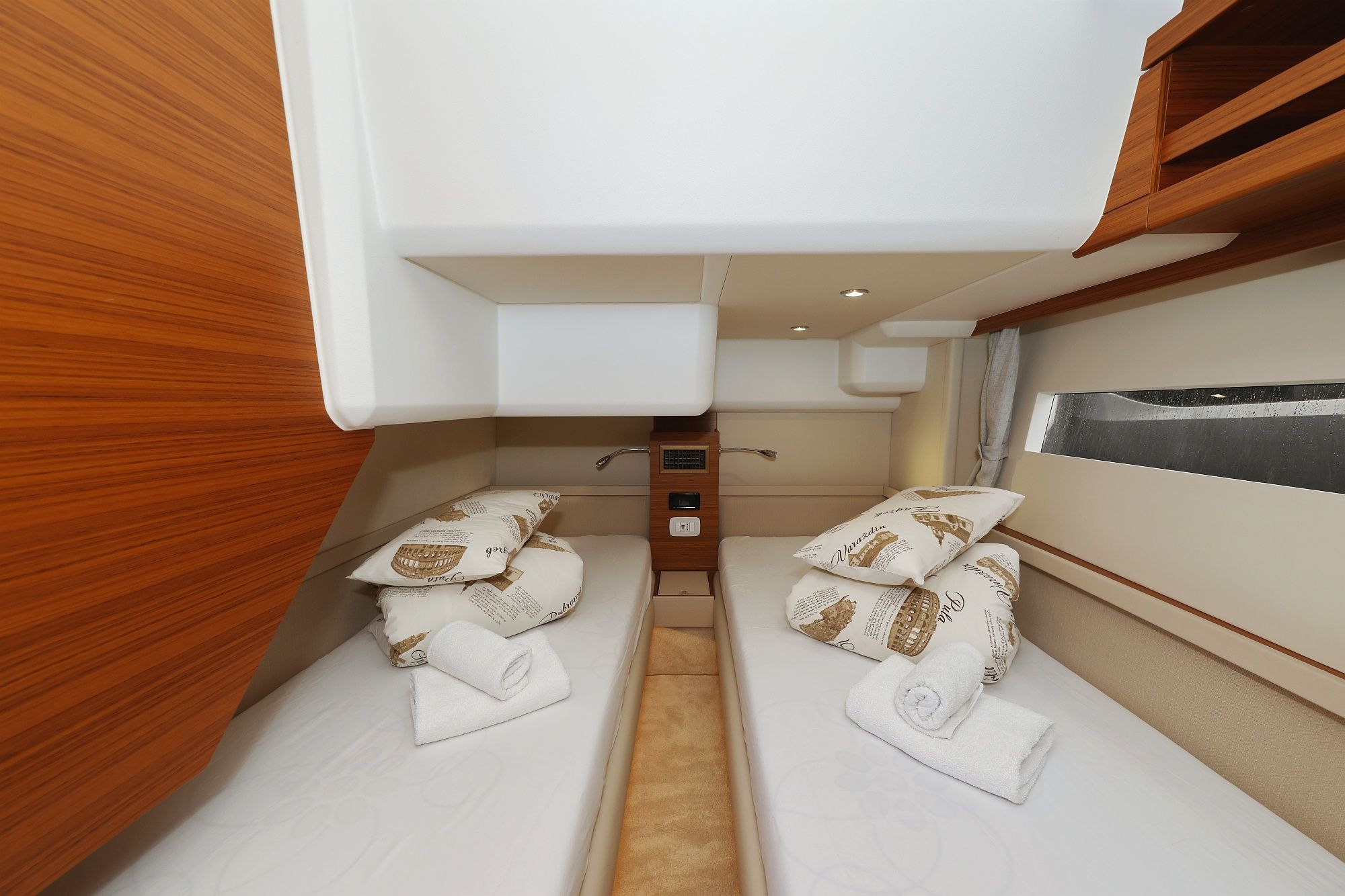 Greenline 48 | Red Hot