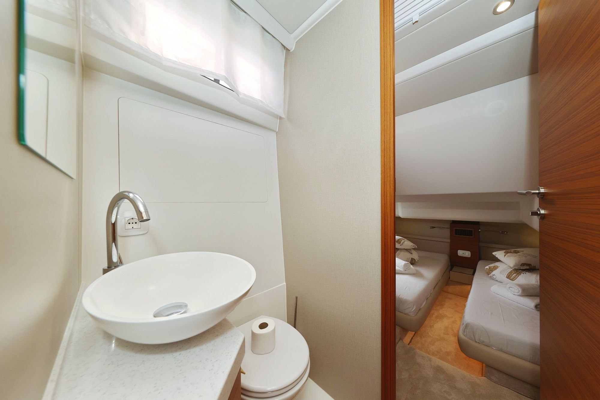 Greenline 48 | Red Hot