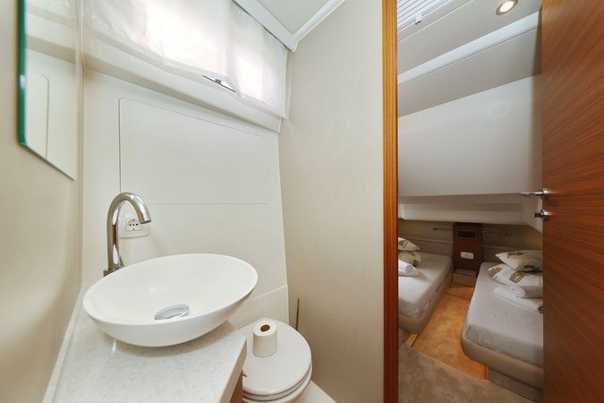 Greenline 48 | Red Hot