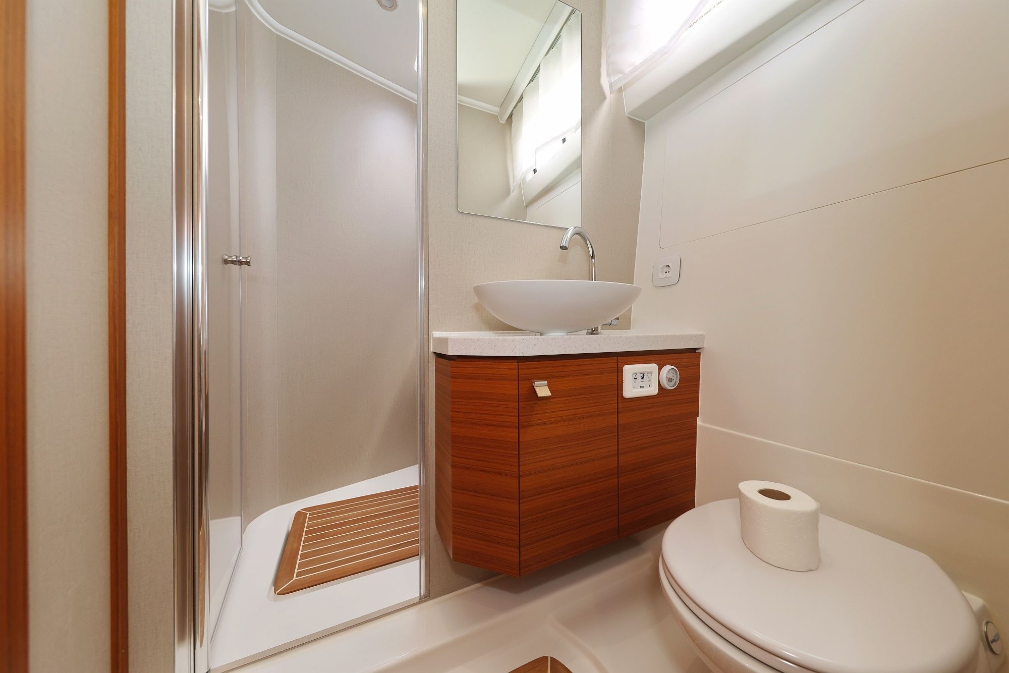 Greenline 48 | Red Hot