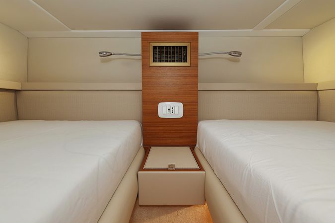 Greenline 48 | Red Hot