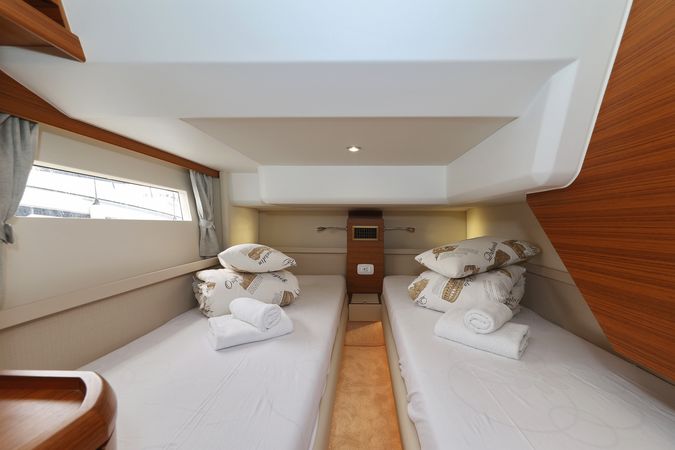 Greenline 48 | Red Hot