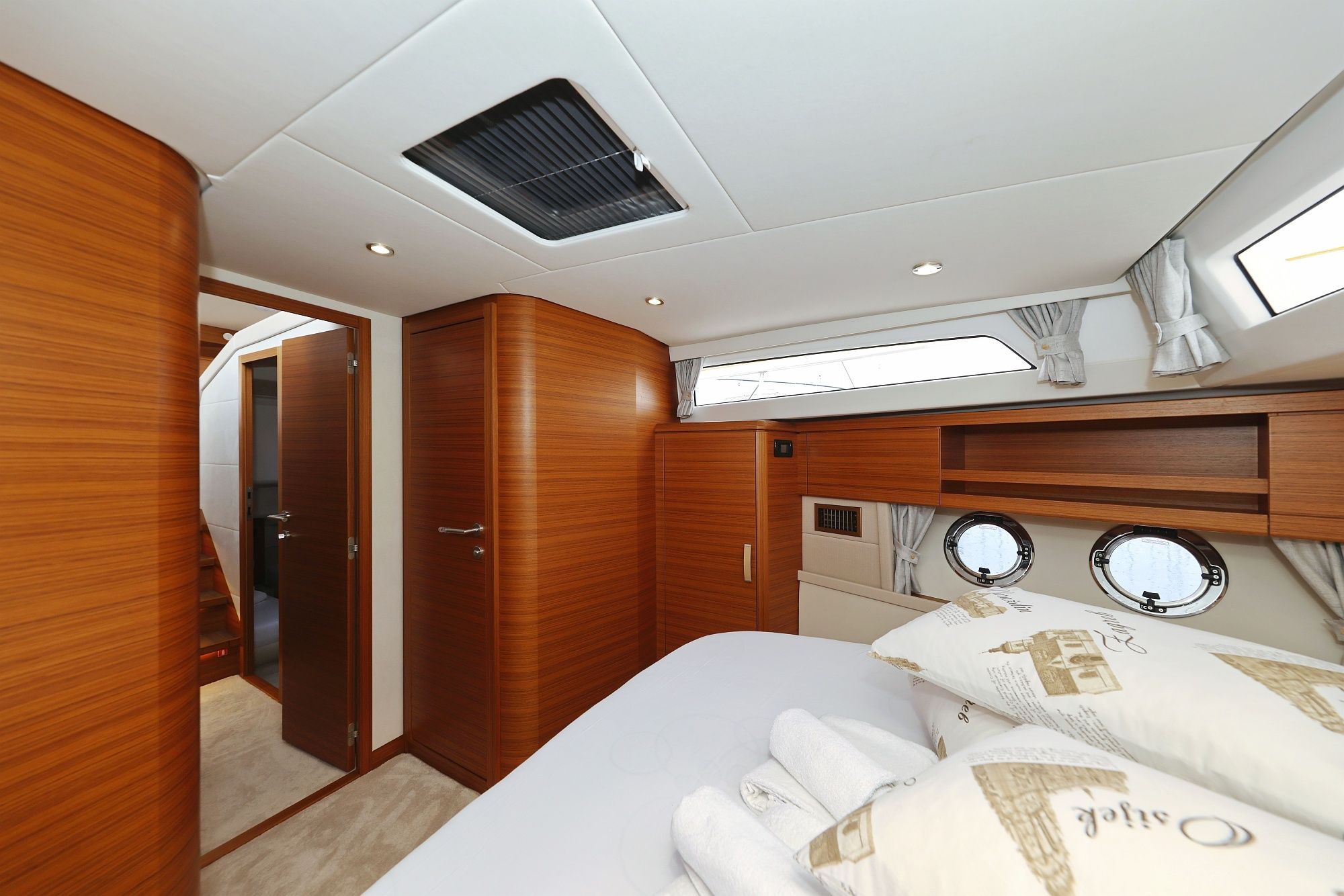 Greenline 48 | Red Hot