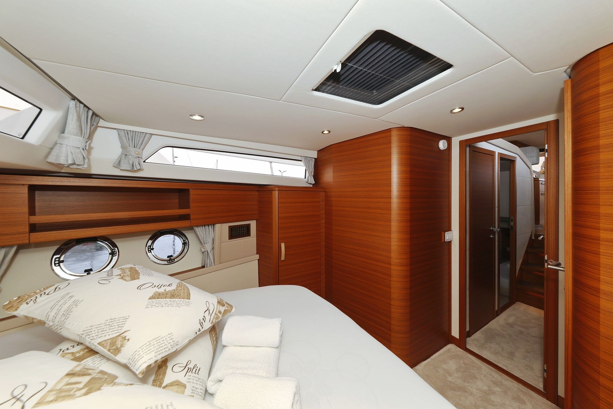 Greenline 48 | Red Hot