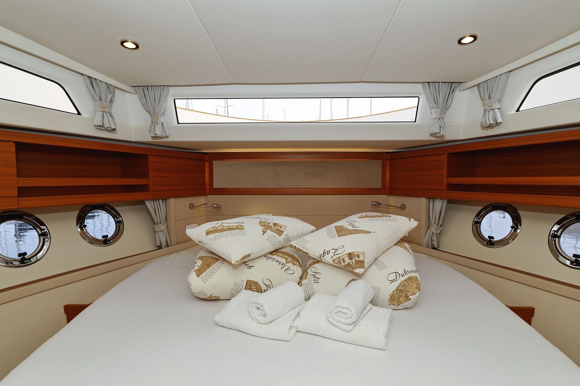 Greenline 48 | Red Hot