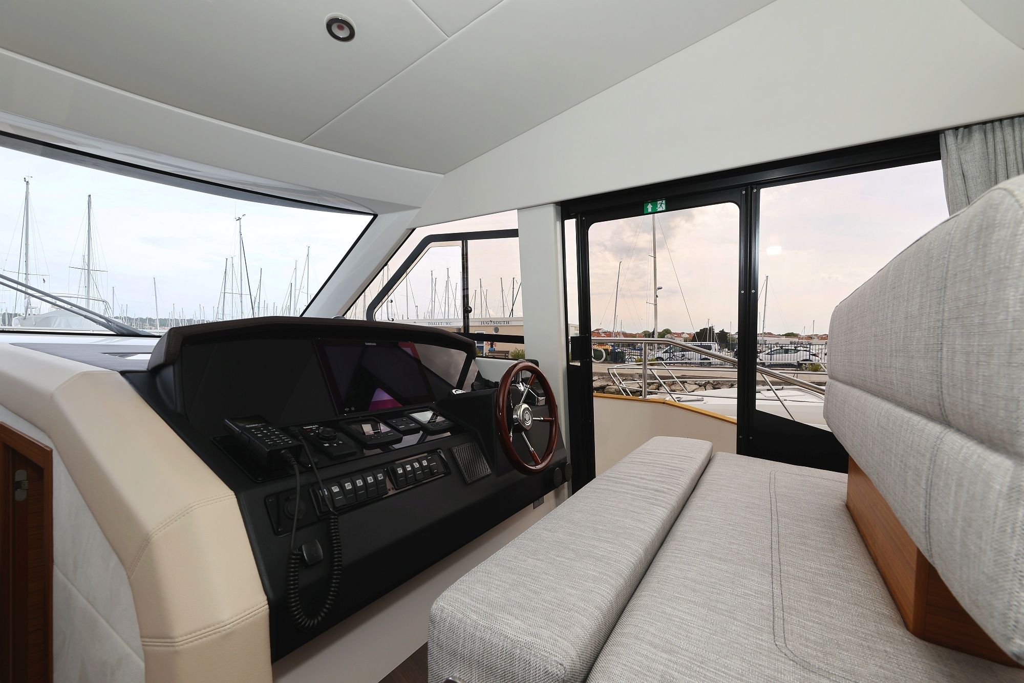 Greenline 48 | Red Hot