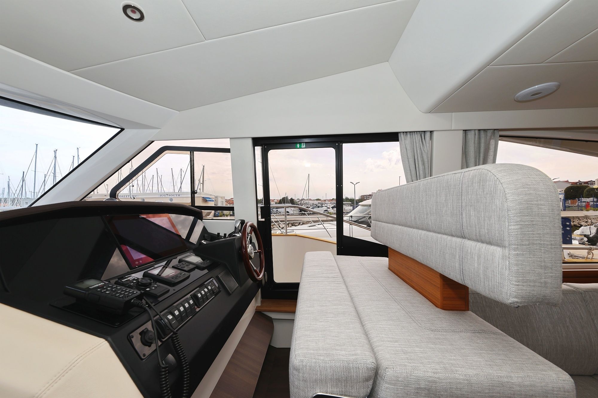 Greenline 48 | Red Hot