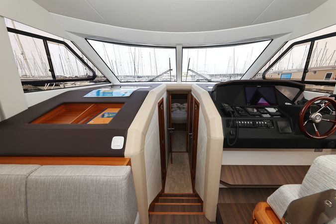 Greenline 48 | Red Hot