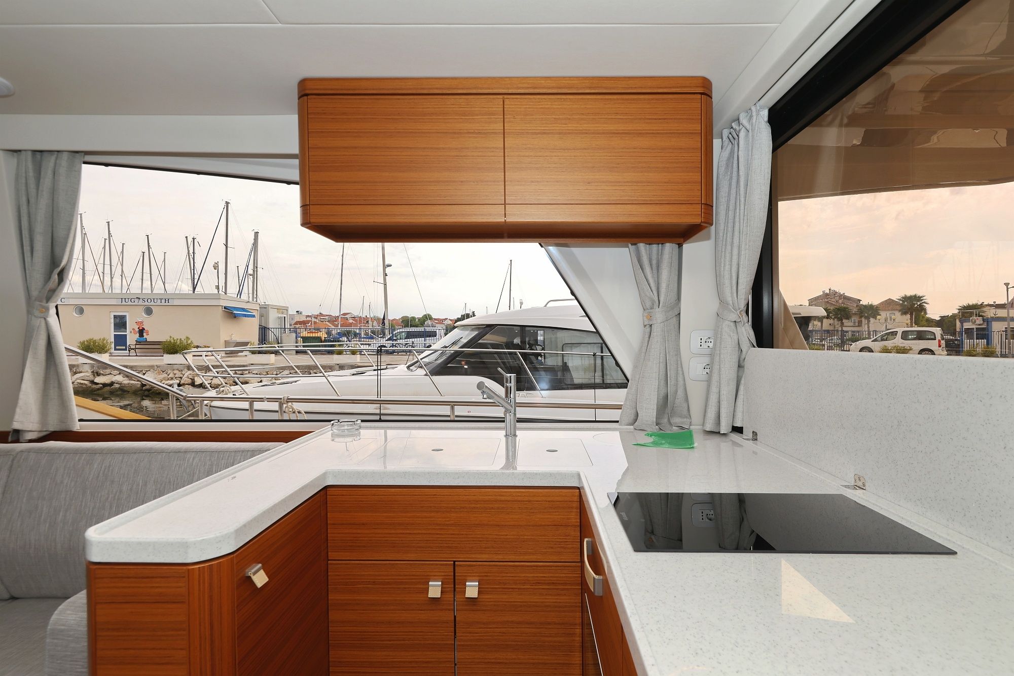 Greenline 48 | Red Hot