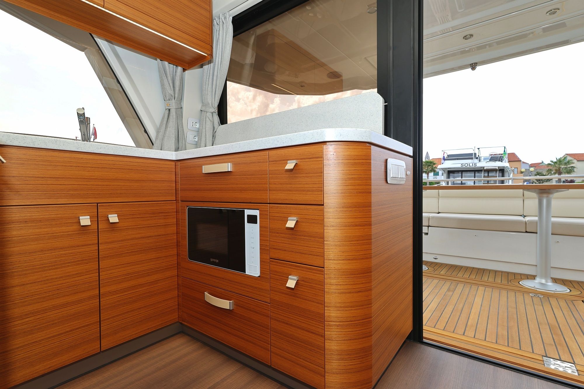 Greenline 48 | Red Hot