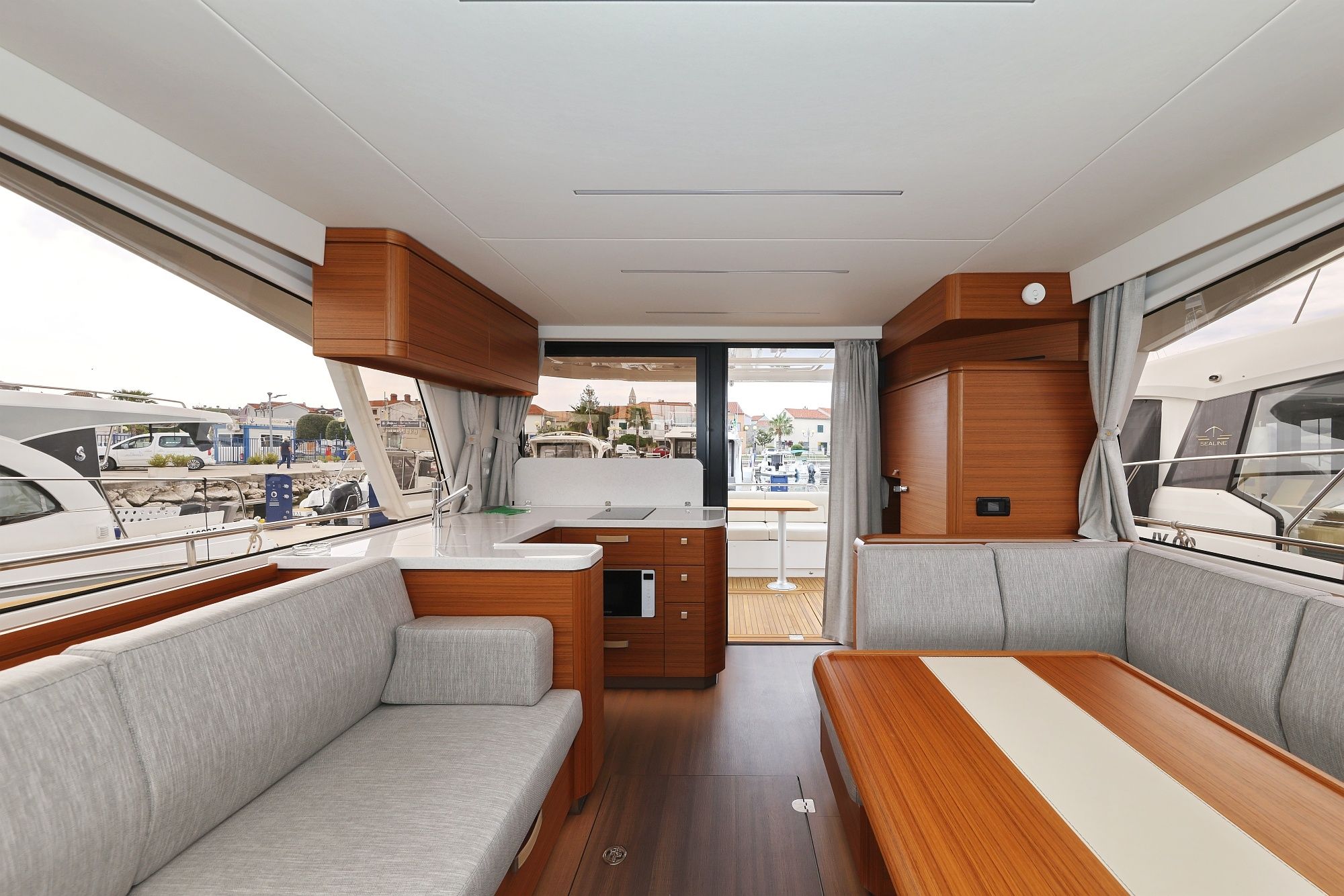 Greenline 48 | Red Hot