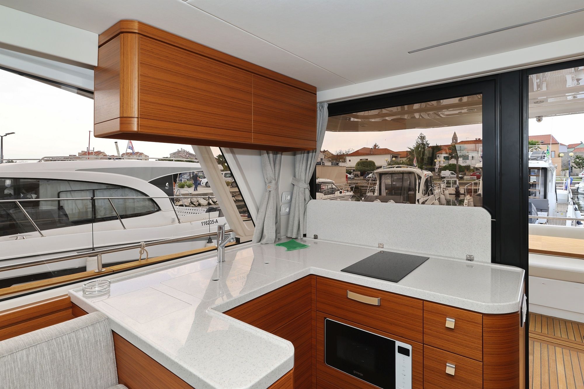 Greenline 48 | Red Hot