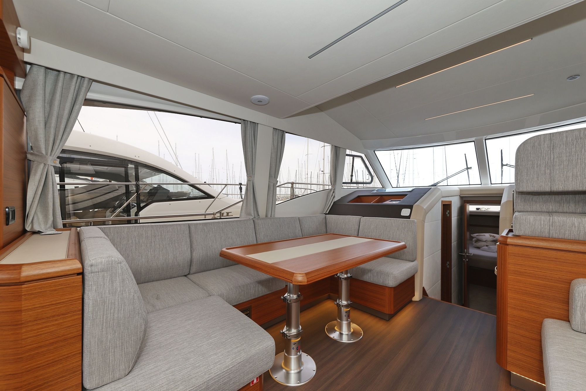 Greenline 48 | Red Hot