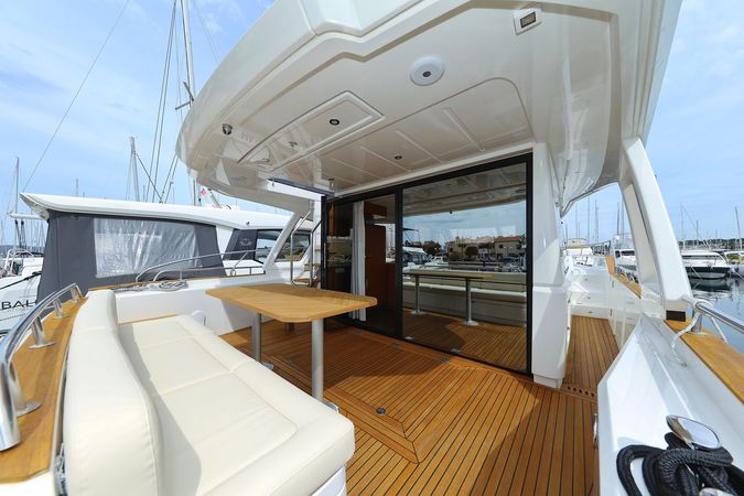 Greenline 48 | Red Hot