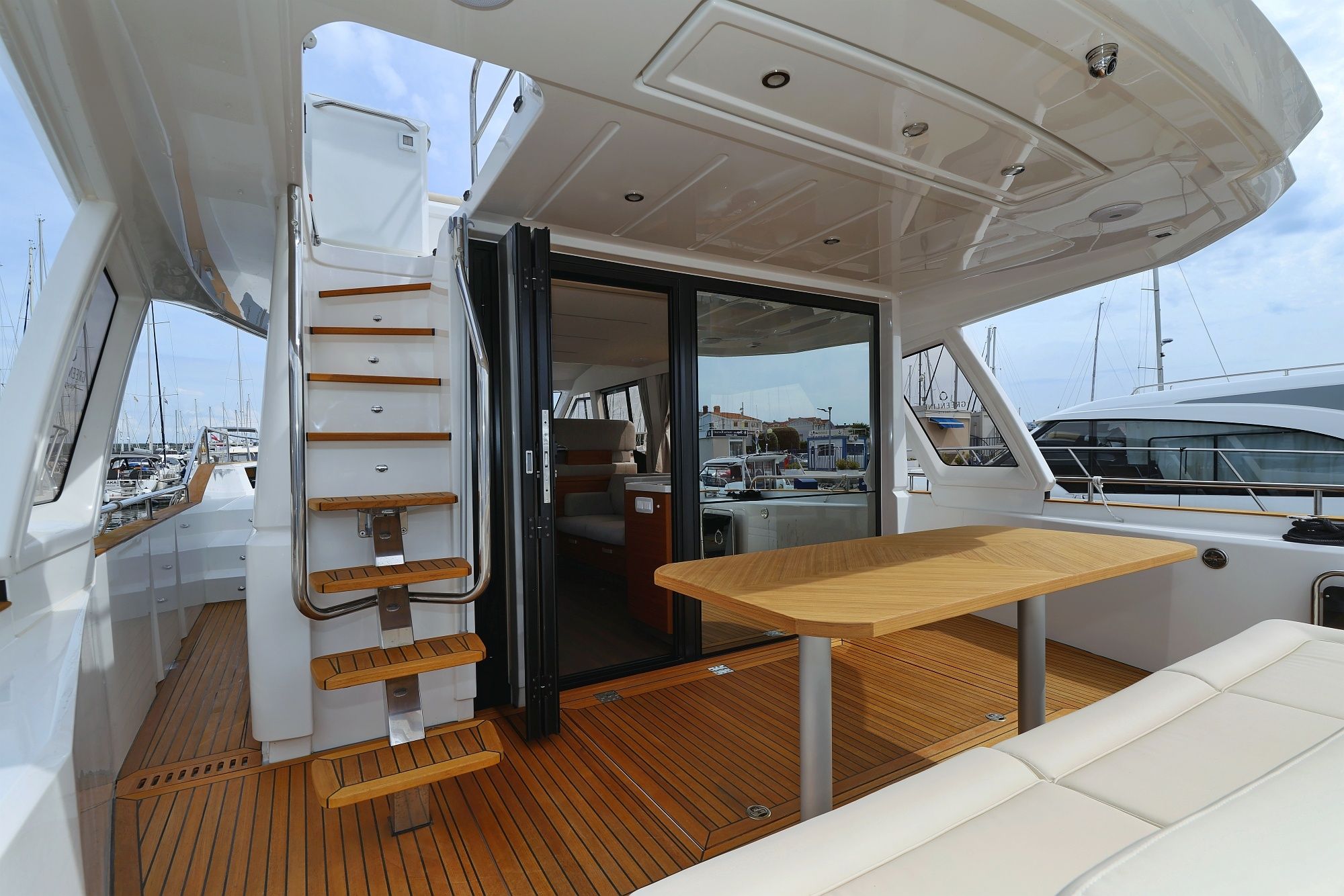 Greenline 48 | Red Hot