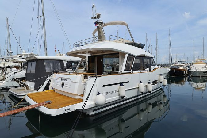 Greenline 48 | Red Hot