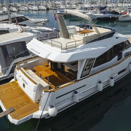 Greenline 48 | Red Hot