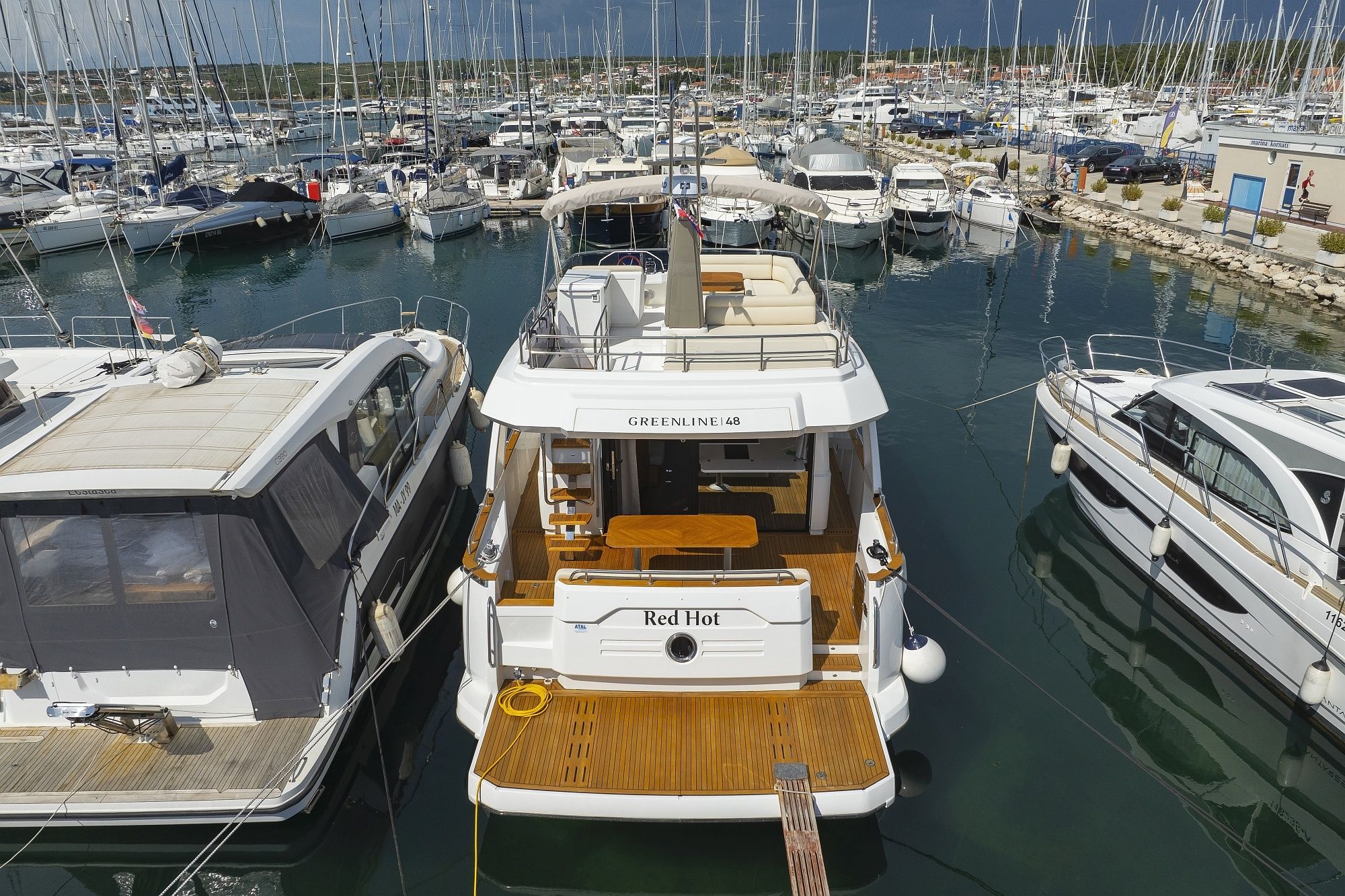 Greenline 48 | Red Hot