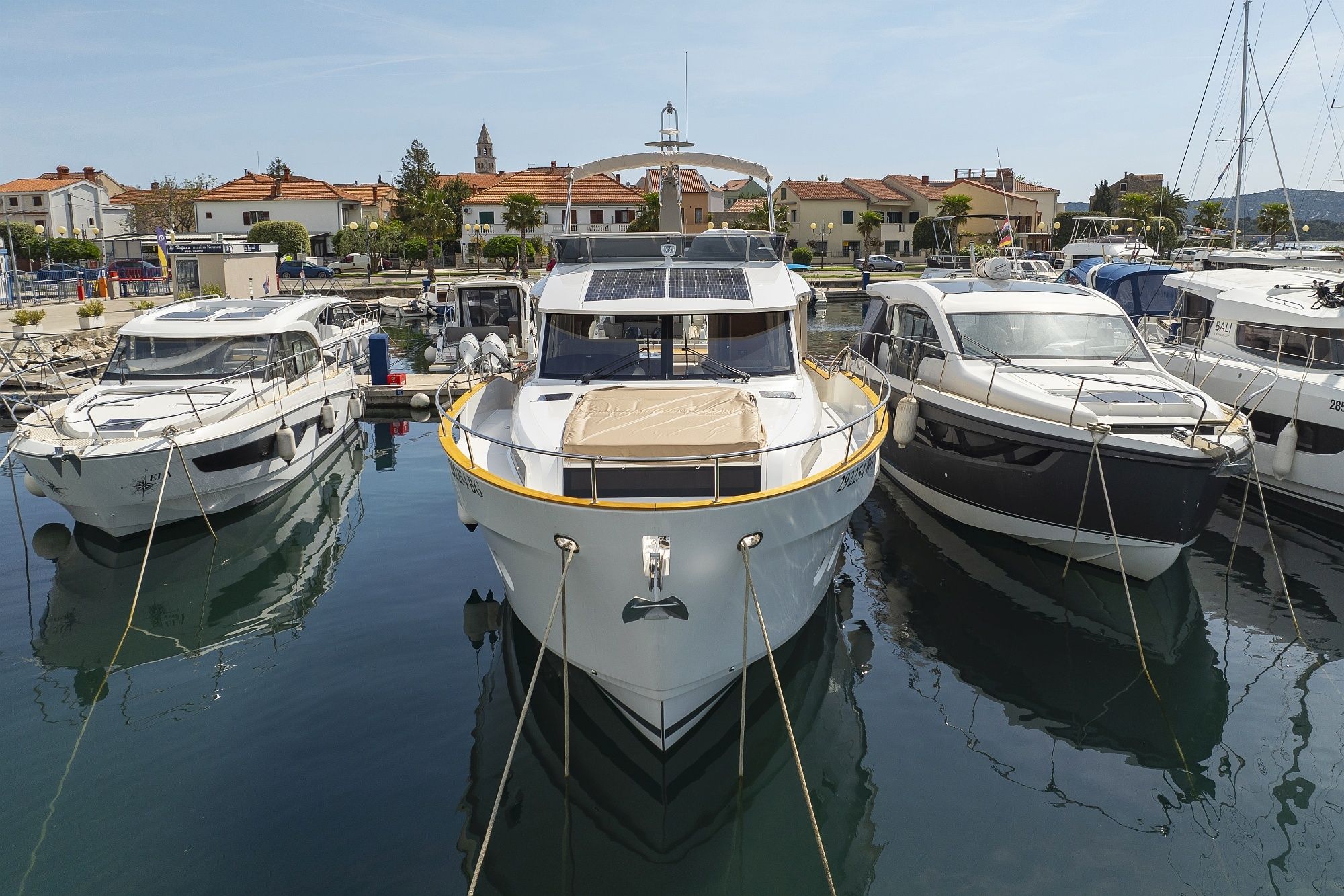 Greenline 48 | Red Hot