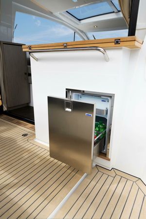 Sealine C335 | Min Maity