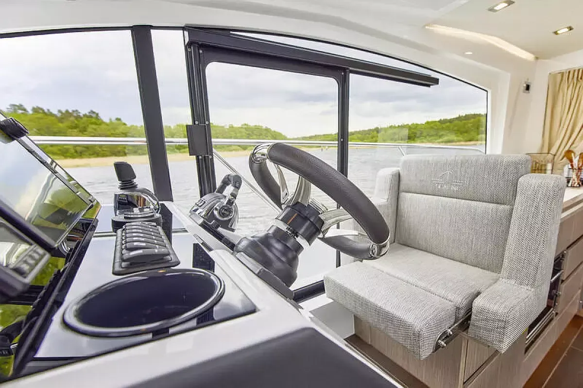 Sealine C335 | Min Maity