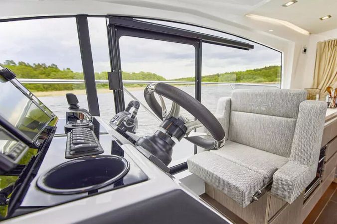 Sealine C335 | Min Maity