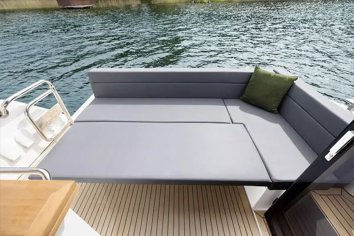 Sealine C335 | Min Maity