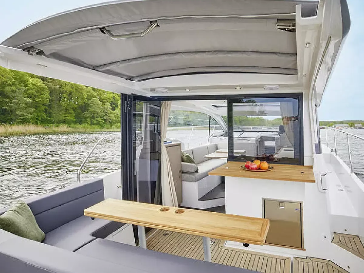 Sealine C335 | Min Maity