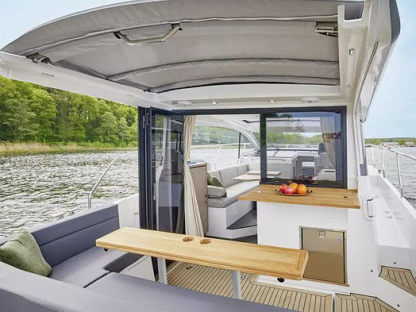 Sealine C335 | Min Maity