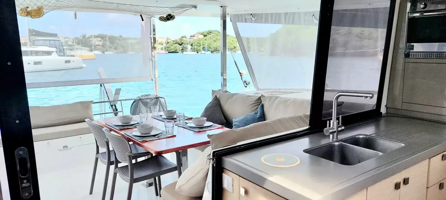 Fountaine Pajot Lucia 40 | Aqua Panda