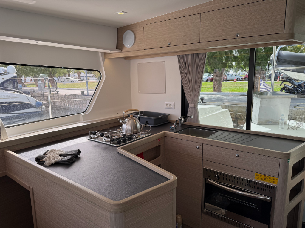 Lagoon 42 | Bellatrix